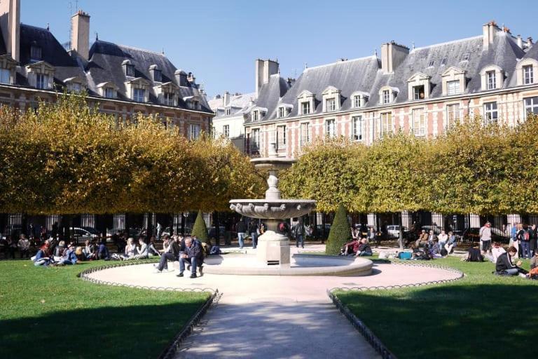 Guestready - Beau Sejour Dans Le Marais Lägenhet Paris Exteriör bild